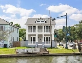 Building Photo - 720 Moss St