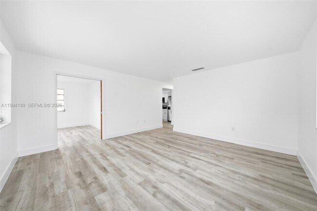 Foto del edificio - 1781 SW 13th St