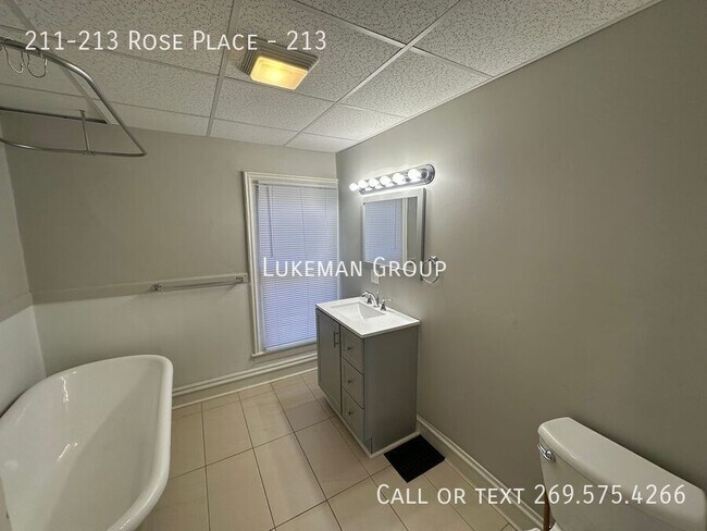 Foto del edificio - 211-213 Rose Place-213