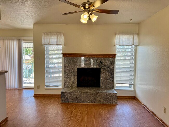 Building Photo - Bear Canyon Home