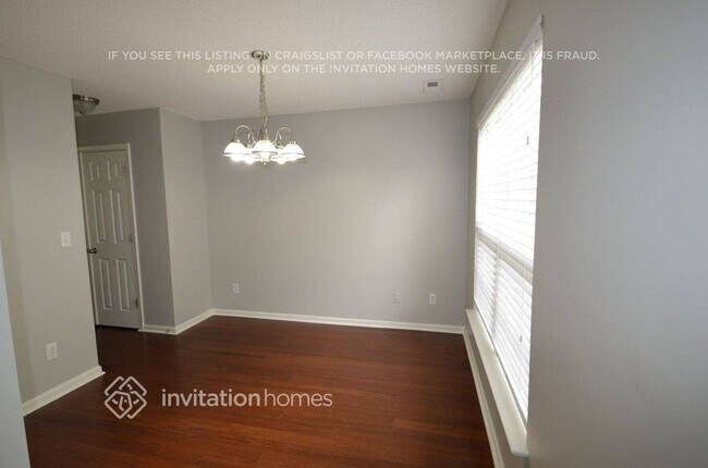 Foto del edificio - 14121 Riding Hill Ave