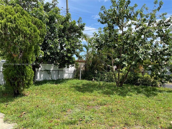 Building Photo - 6108 Cresthaven Ct