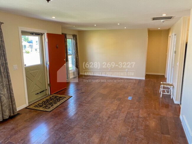 Building Photo - 4465 S Braun Way
