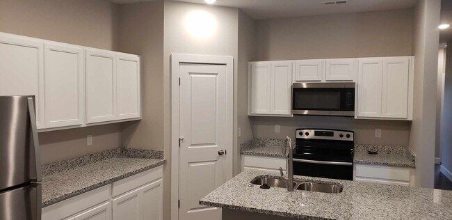 Foto del edificio - 5154 N. Cypress st.
