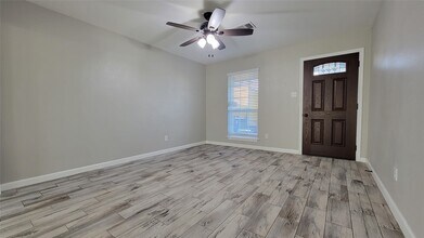 Building Photo - 3819 Heatherbrook Dr