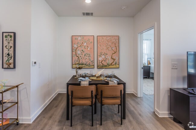4BR, 4.5BA - 1,801SF - The Grove - Dining Room - Ivy & Elm