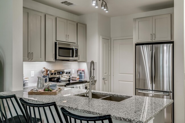 Stainless Steel Appliances - Cortland La Villita