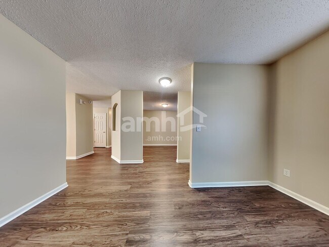Foto del edificio - 711 Camp Francis Johnson Rd