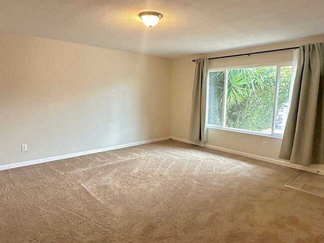Foto del edificio - $3,690 / 4 BR - 2194 S.F. - VERY NICE CENT...