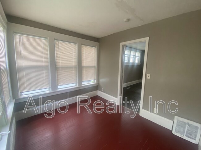Foto del edificio - 2511 N Logan Ave