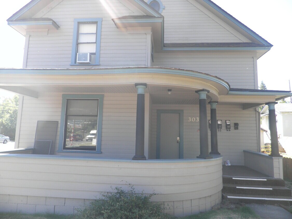 303 SW I St, Grants Pass, OR 97526 House Rental in Grants Pass, OR