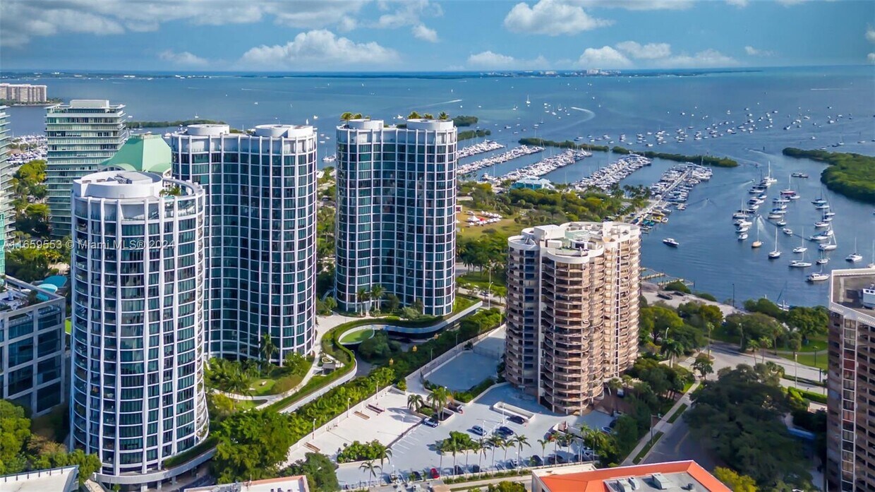 Foto principal - 2831 S Bayshore Dr