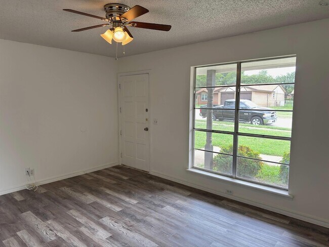 Foto del edificio - 5507 Hooper Dr