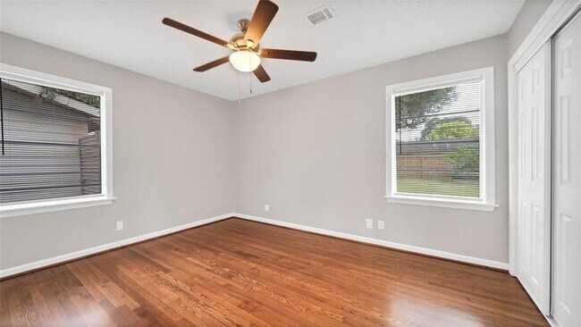 Building Photo - 8619 Norton Dr