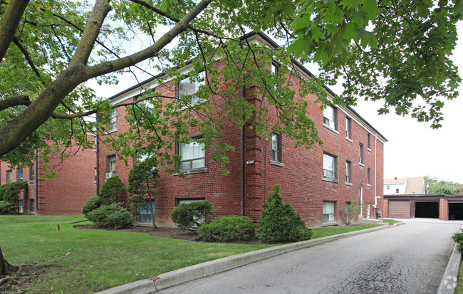 Building Photo - Hillhurst Apartments