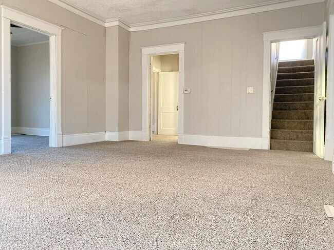 Building Photo - Updated 4 bed 2 bath house right in the heart of Benson.