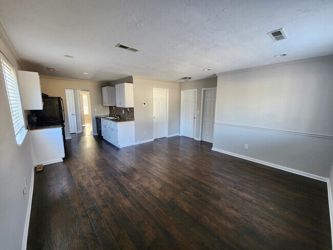 Foto del edificio - 1321 Woodward Rd