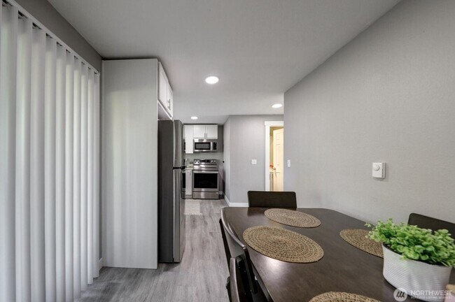 Foto del edificio - 10617-10617 10th Ave Ct S