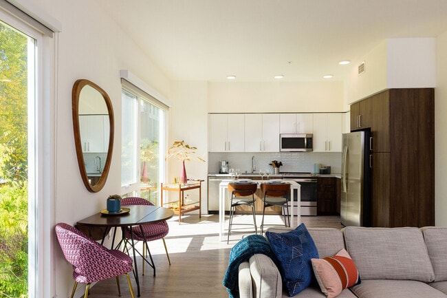 Building Photo - The Mansion