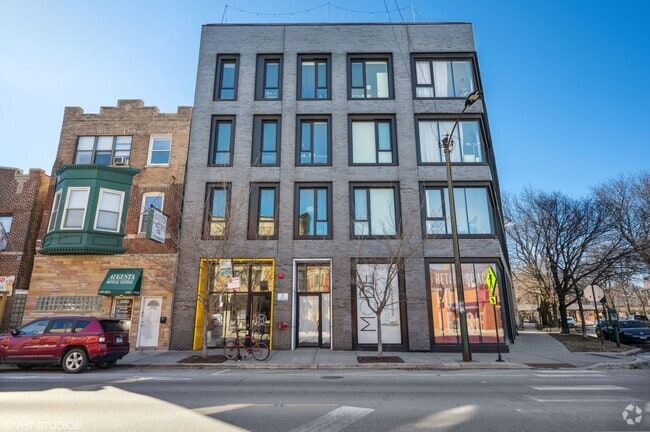 Building Photo - 3462 N Lincoln Ave