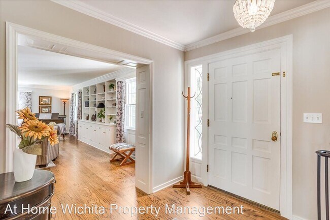 Building Photo - 4 br, 6 bath House - 6 E. English St.