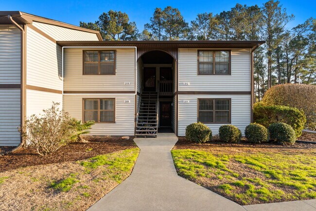 Building Photo - 310 Country Club Villa Dr