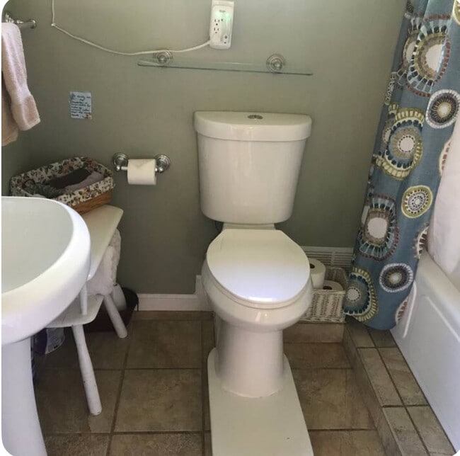 Bathroom with shower and bathtub - 4000 McKinley Blvd