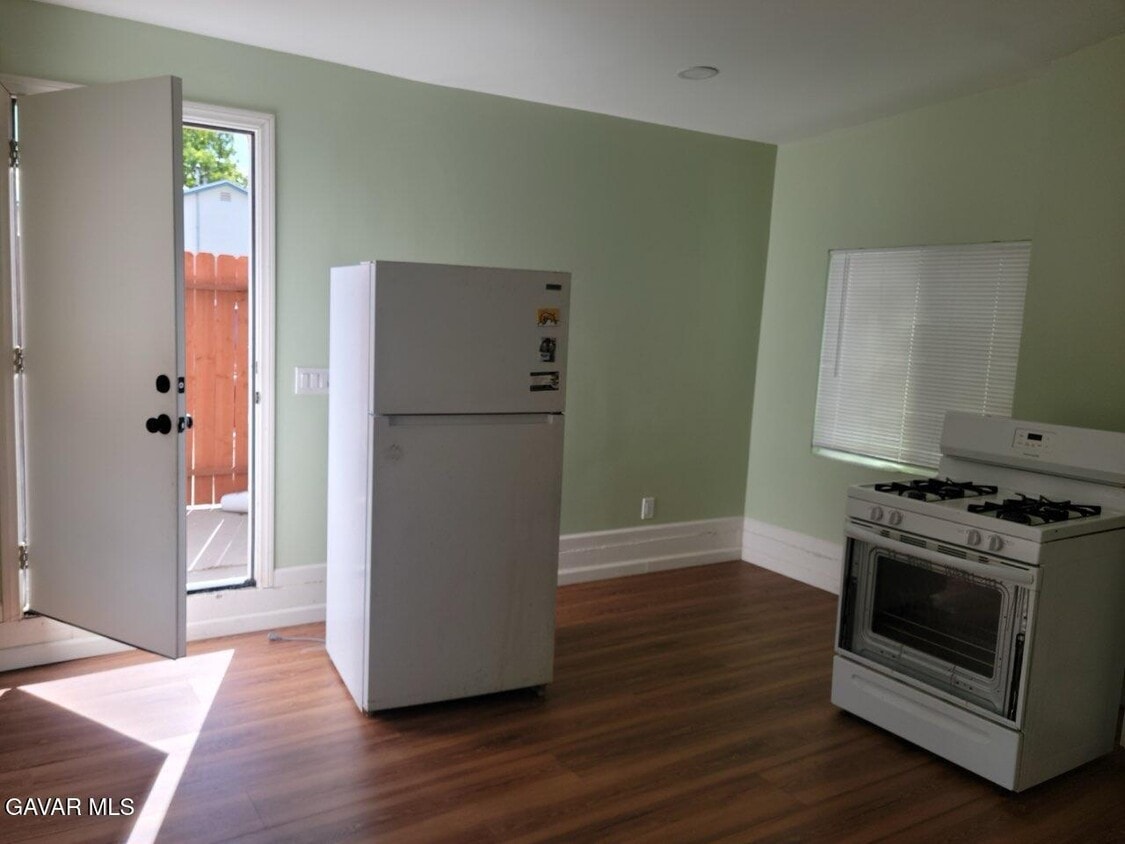 Building Photo - 44514 Lowtree Ave