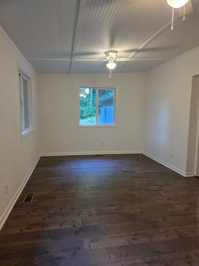 Photo - $1,700 - 2 Bedroom / 1 Bath Newly Remodeled Home in the Balsam Community