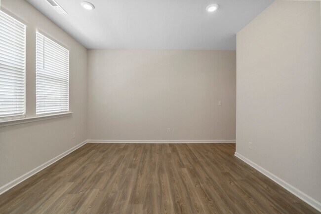 Foto del edificio - almost brand-new, move-in ready 2 story ho...