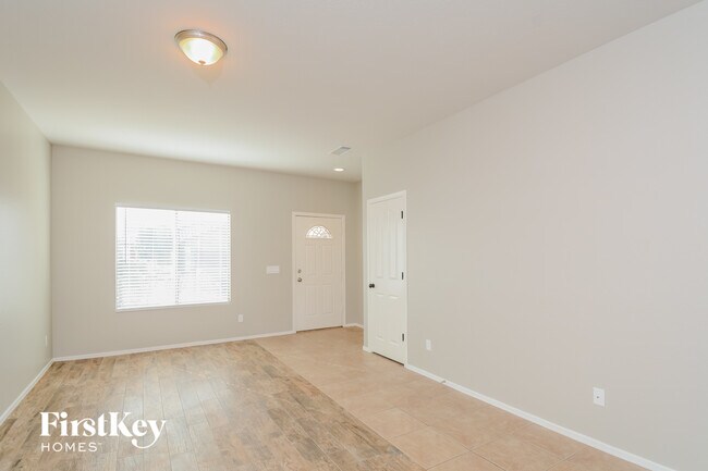 Foto del edificio - 12918 W Columbine Dr