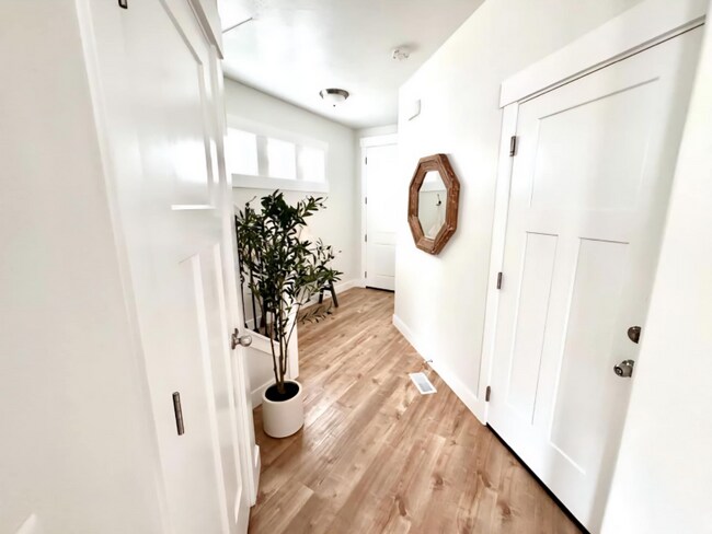 Foto del edificio - 220 Whitewater Dr
