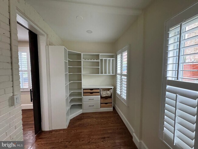 Foto del edificio - 4921 N Capitol St NE