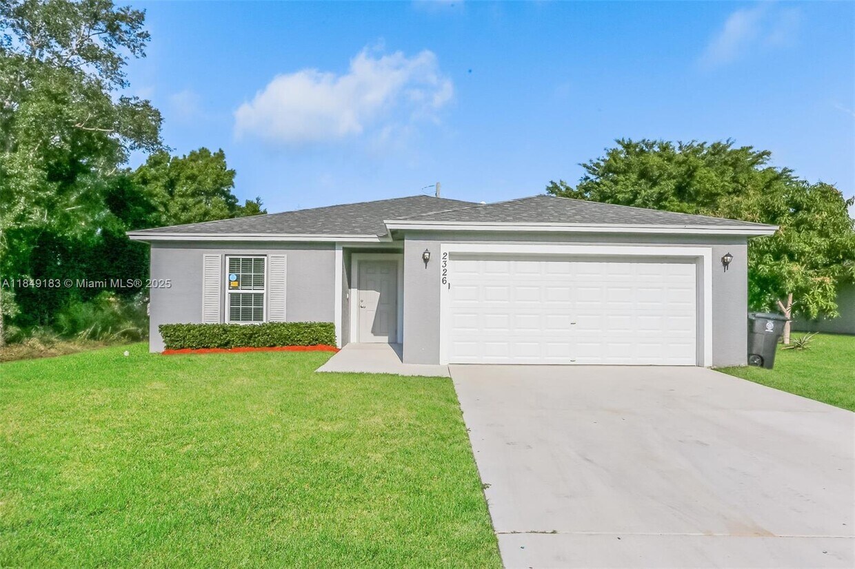 Foto principal - 2326 SW Freeman St