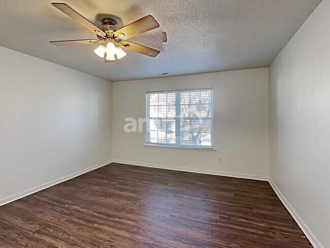 Foto del edificio - 4901 Alenja Ln