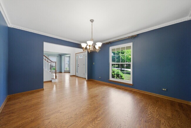 Foto del edificio - Spacious 4-Bedroom Home with Finished Basement and Modern Upgrades in Grayslake