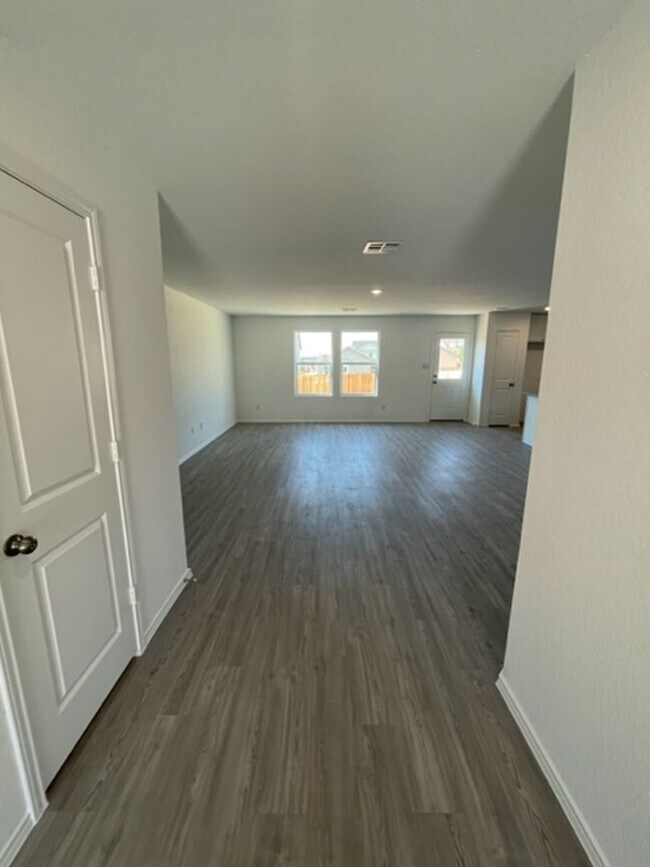 Building Photo - Newly Built & Stylish 4BR/2.5BA Two-Story ...