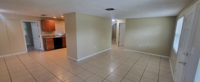 Building Photo - 10121 Regency Park Blvd