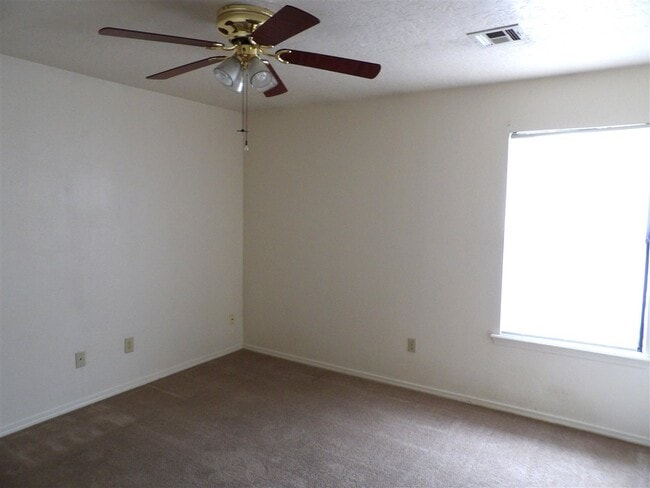 Foto del edificio - 6820 NW Willow Springs Dr