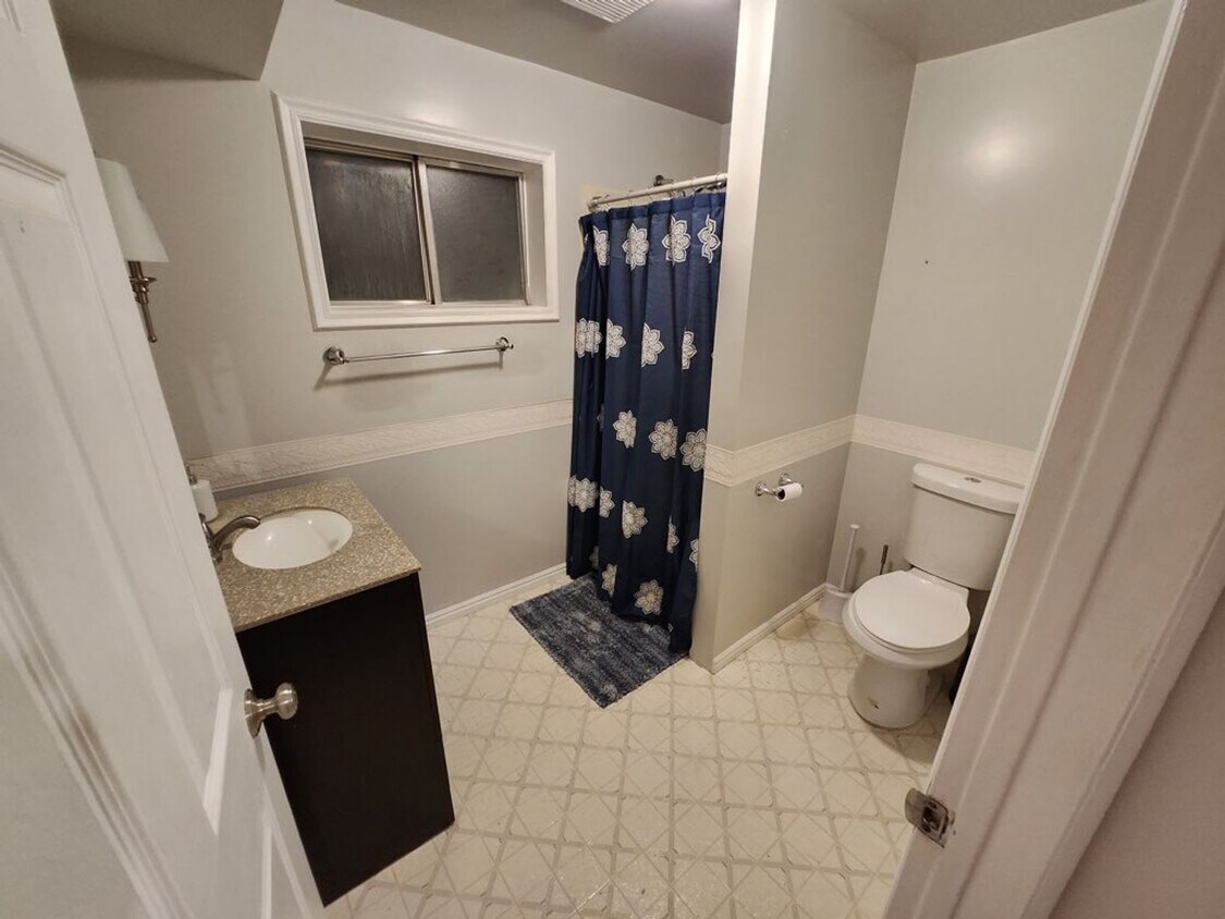 Building Photo - 432 Pinecone Dr
