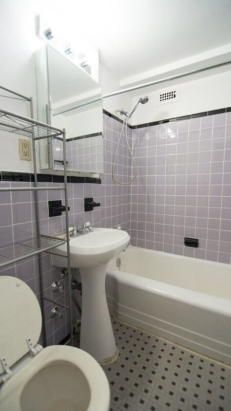 Building Photo - 230 W 46th St