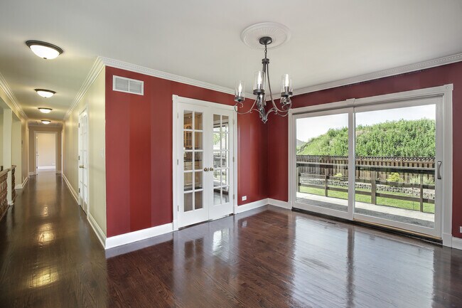 Building Photo - 919 Suffield Terrace