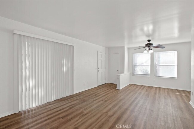 Foto del edificio - 8167 Vineyard Ave