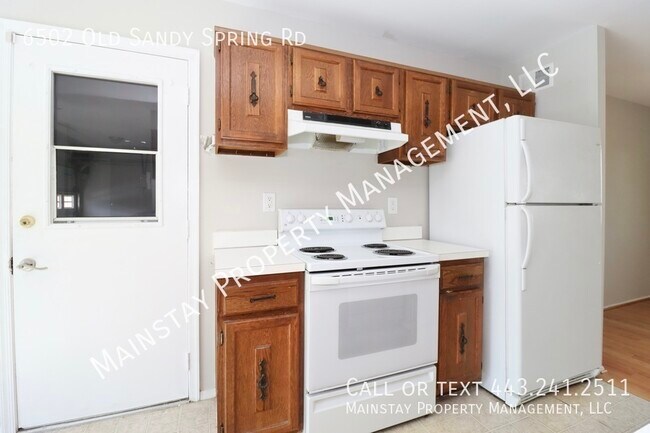 Building Photo - 4 Bedroom Home W/ Renovated Bathroom & 2 C...