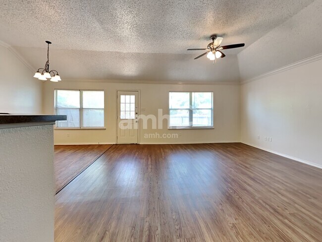 Building Photo - 1500 Westfield Ln