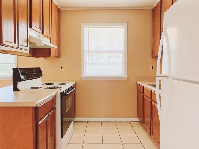 Building Photo - 2624 Ridgeway Dr