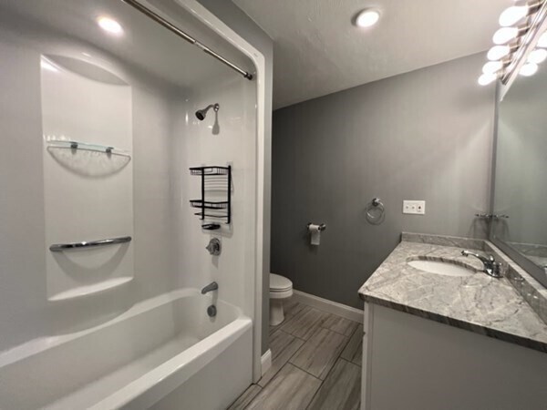 Foto del edificio - 18 Bates Ave