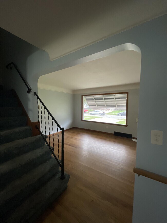 Building Photo - 354 Halle Dr