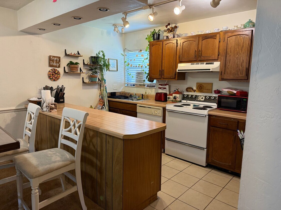 Foto principal - Spacious 876 SF Unit - 1 bd / 1 ba near UF...