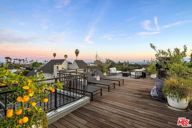 Building Photo - 1412 N Crescent Heights Blvd
